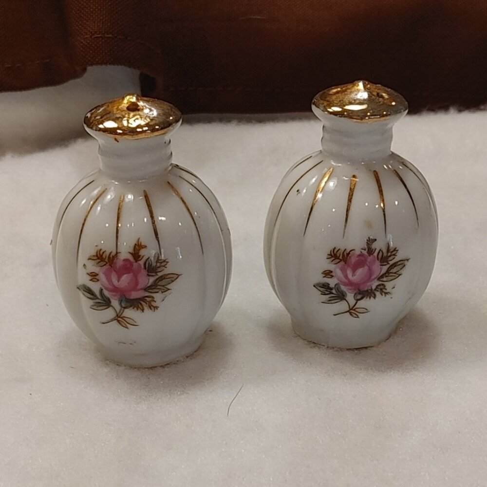 Vintage ceramic salt and pepper shakers round roses
